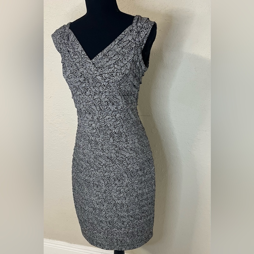 LONDON TIMES  Women's  Stretchable Ruched Size S Black Ivory  Bodycon Dress
